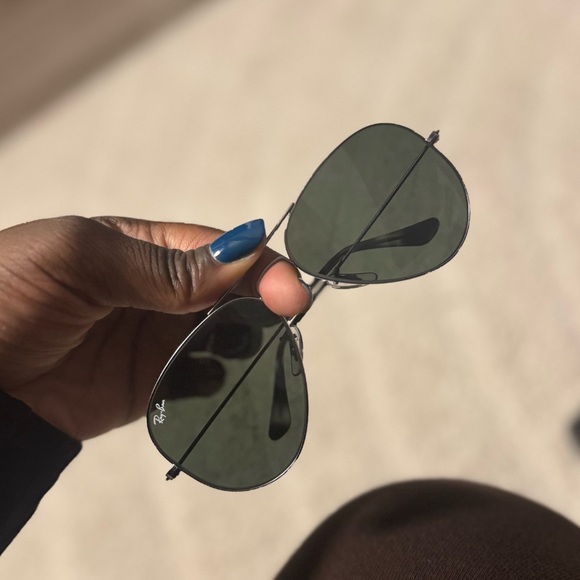 Ray-Ban Aviator Sunglasses – Silver Frame & Green Lenses (Unworn) - Picture 2 of 3